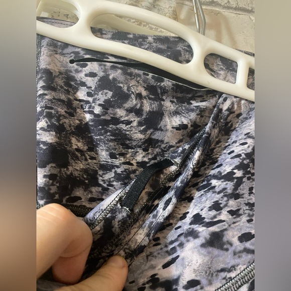 Lululemon Base Pace High-Rise Tight 25"
Estuary Grey Multi - Picture 7 of 9